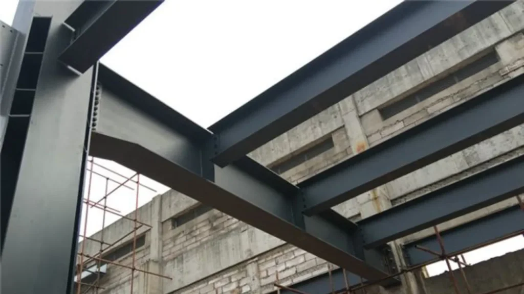 Planos estructurales y armado de acero en residencia minimalista en construcción en Cumbayá Quito - Minimal Studio Ecuador